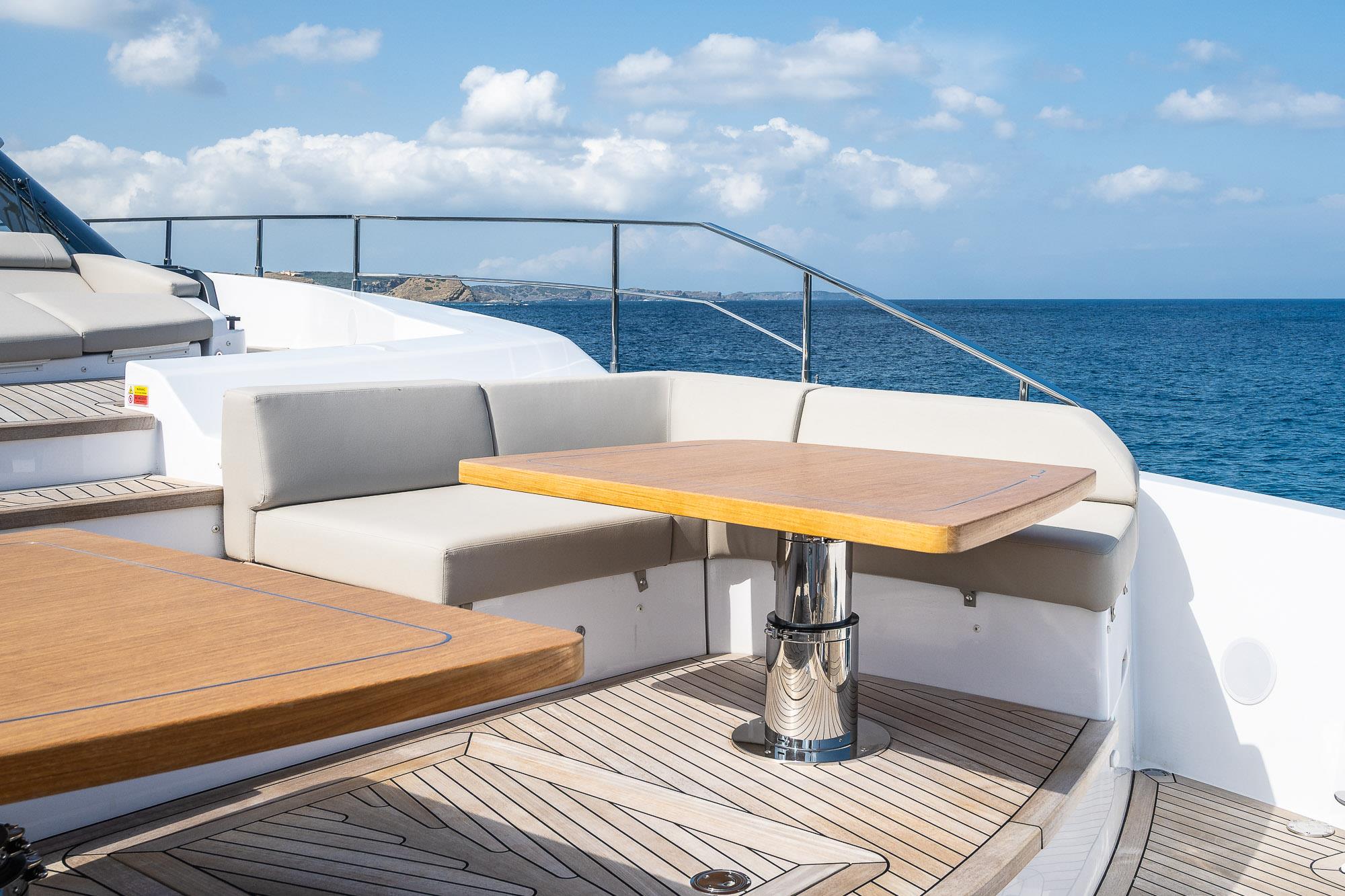 2025 FERRETTI YACHTS 1000 
